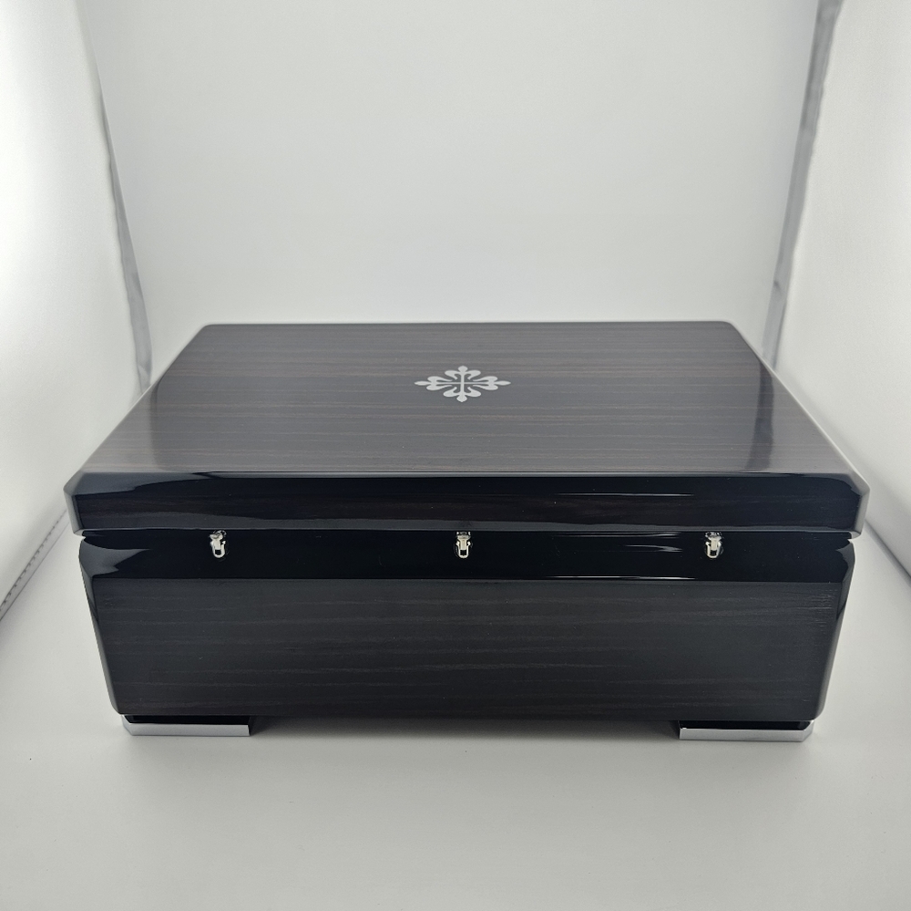Patek Philippe brown wooden watch box with cover cloth - Picture 8 of 16